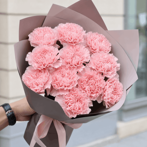 11 розовых гвоздик