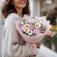Букет из ромашек и пионов