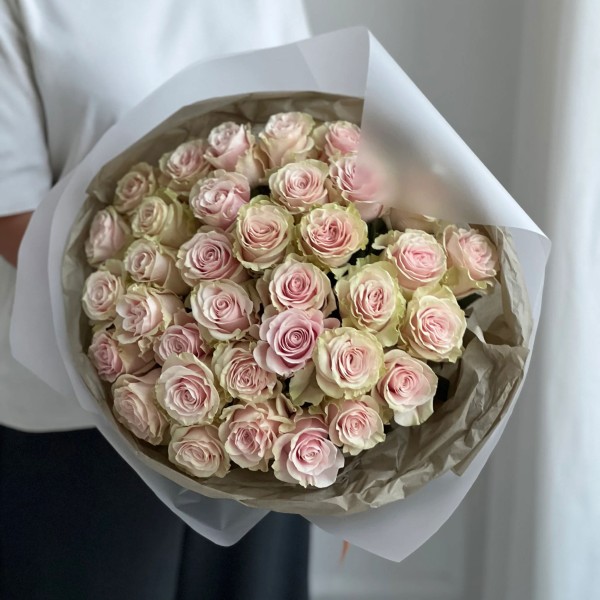 35 эквадорских роз