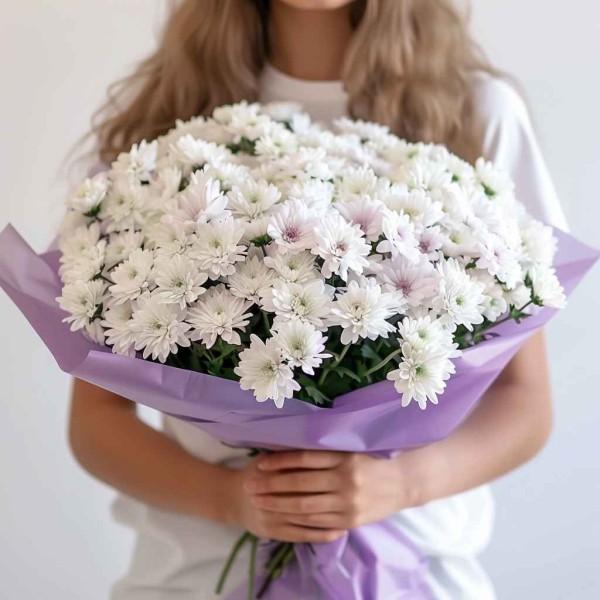 17 белых хризантем