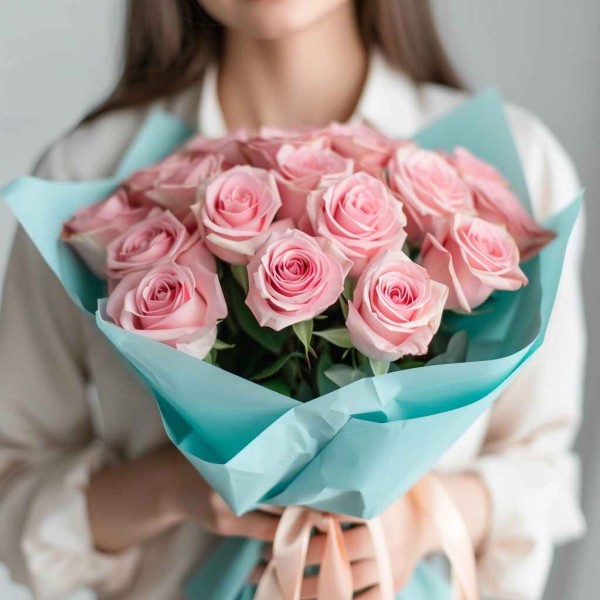19 розовых роз