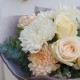 3 белые розы с хризантемой и эвкалиптом