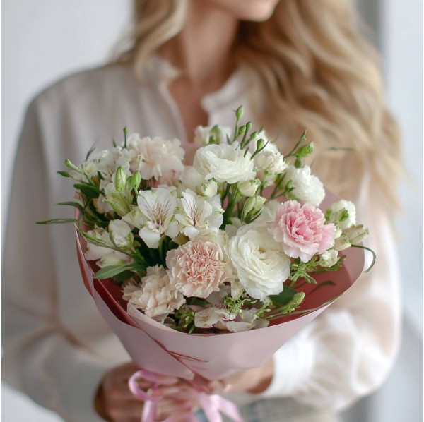 Эустомы, альстромерия и гвоздика